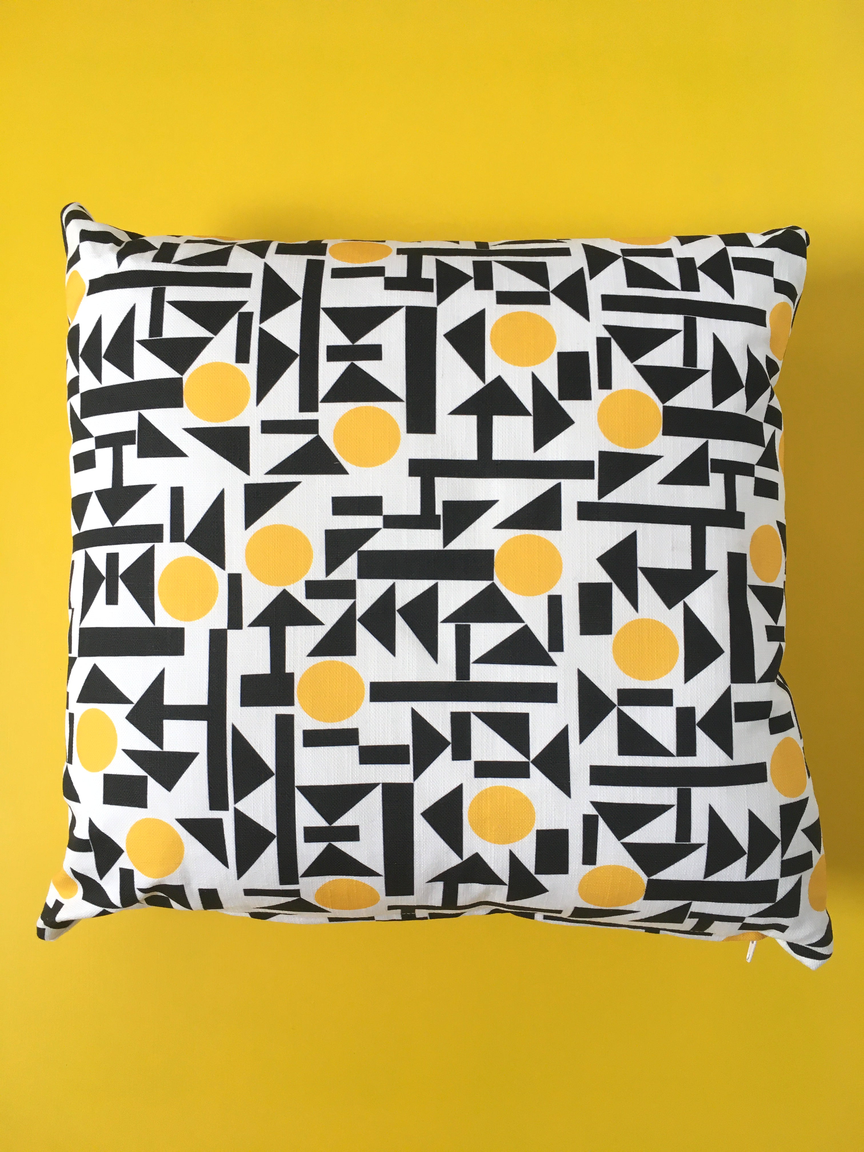Compose Yellow cushion (on white)